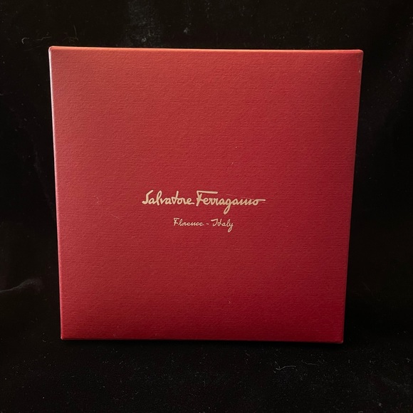ferragamo belt box